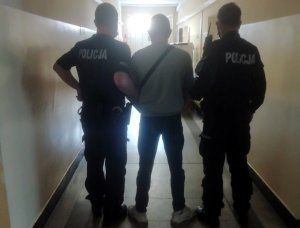 Brak maseczki, a w kurtce narkotyki