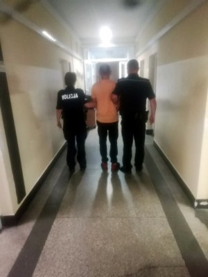 Poszukiwany listami gończymi w rękach dzielnicowych