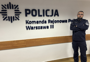 Zasnęła za kierownicą i uderzyła w barierki, pierwszy na miejscu policjant w drodze na służbę